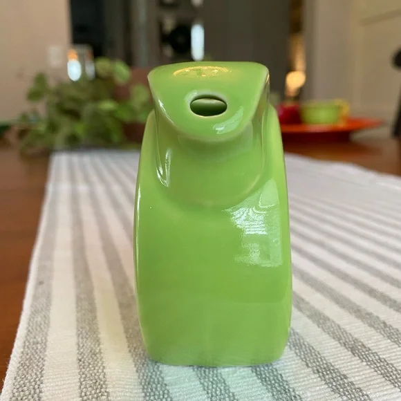 Fiestaware CHARTREUSE Mini Disc Pitcher - Picture 3 of 6